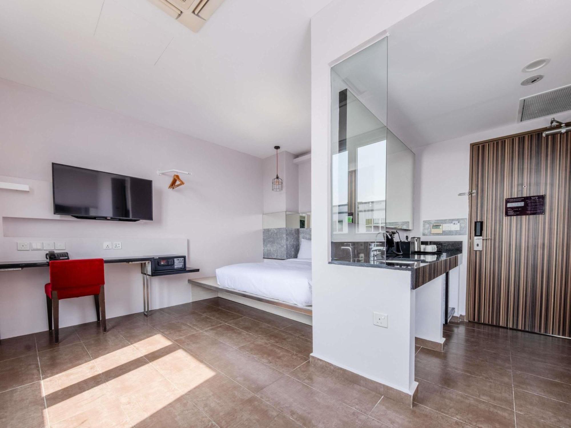 Deluxe Room 1 Double 2 Single Beds